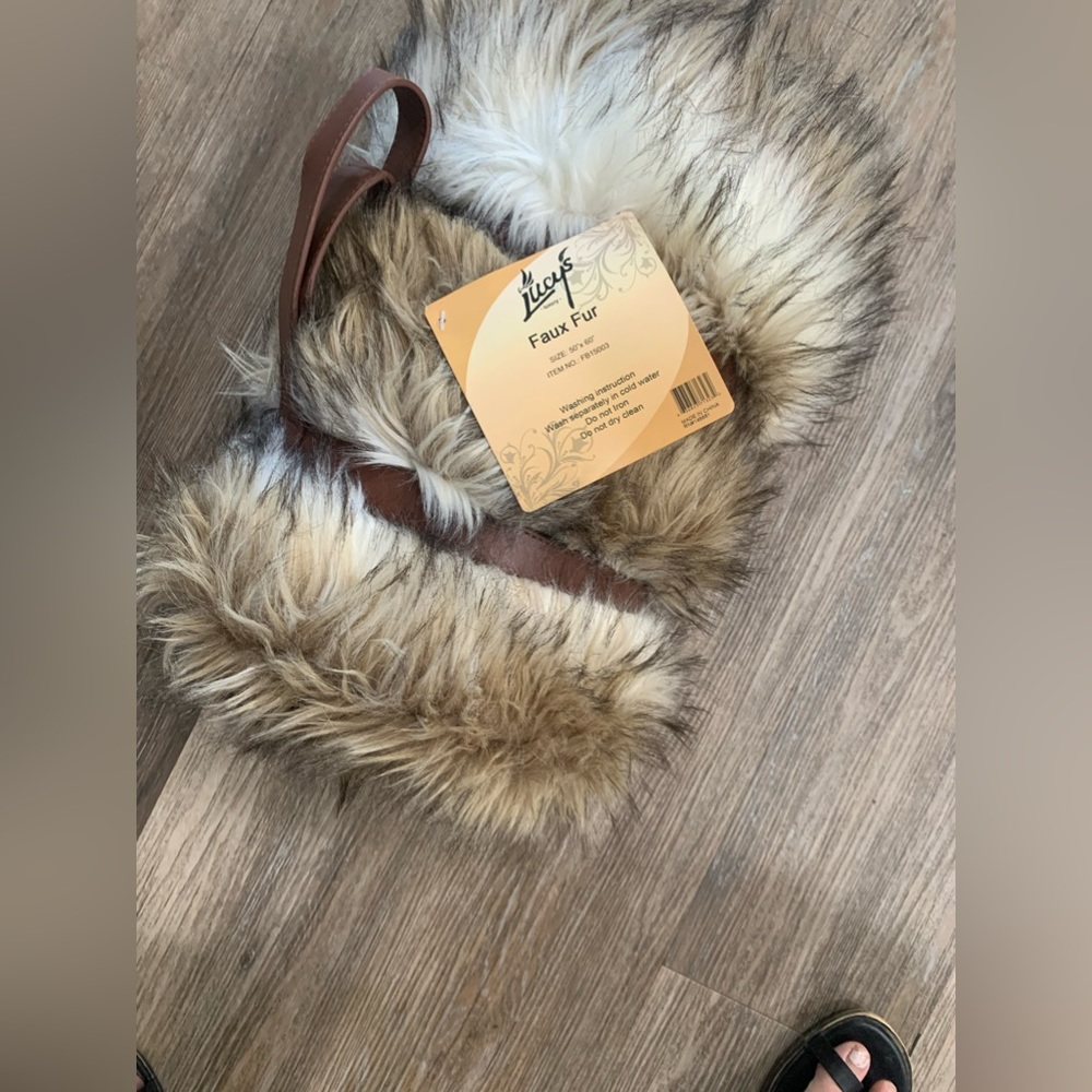 Stunning extremely thick faux fur throw! Huge 50x60